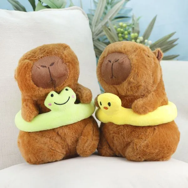фото игрушки Капибара с плавательным кругом в ассортименте, 20 см