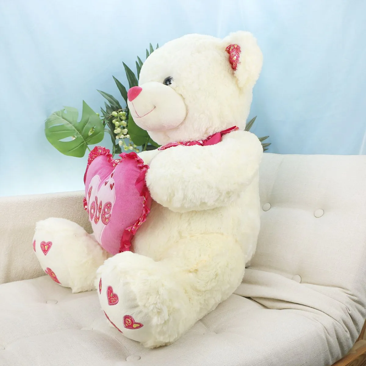 Медведь Дэнчик с сердцем, 65(80) см (Молочный) от plush.team