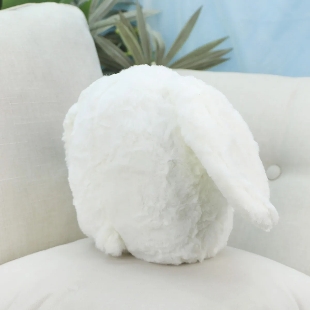 Пухлый зайка с клубникой, 19 см от plush.team