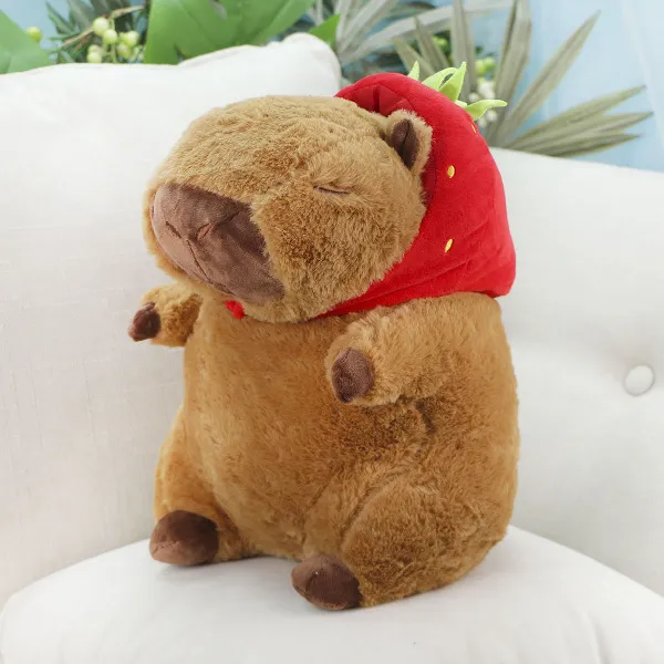 фото игрушки Капибара в клубничной шапке, 30 см