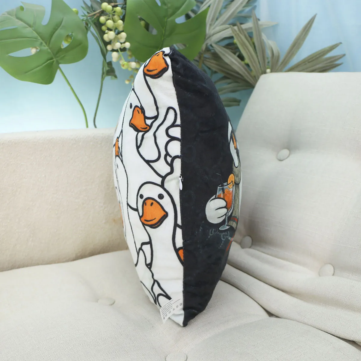 Декоративная подушка гусь двусторонняя, 35х37 см от plush.team