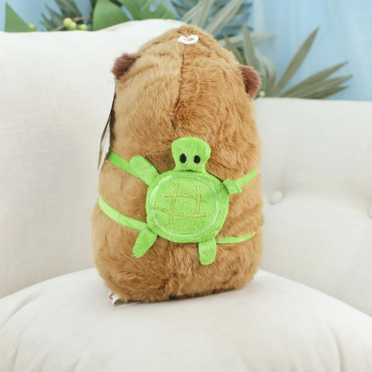 Капибара сидячая с рюкзаком, 22 см от plush.team