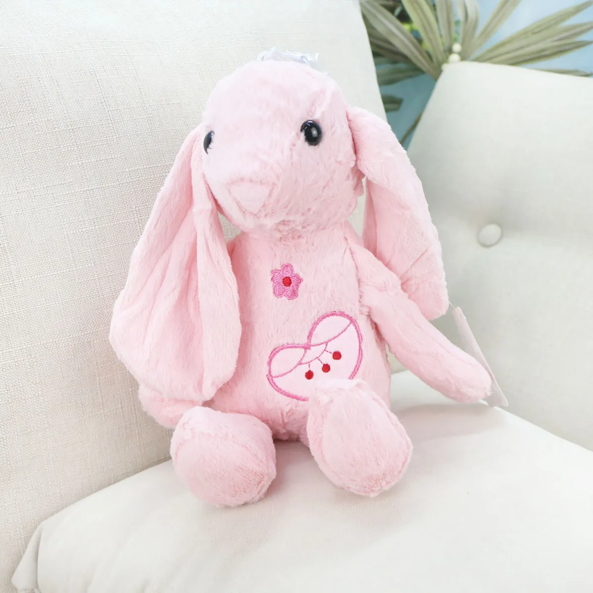 Заяц с висящими ногами с вышивкой сердца, 23(33) см от plush.team