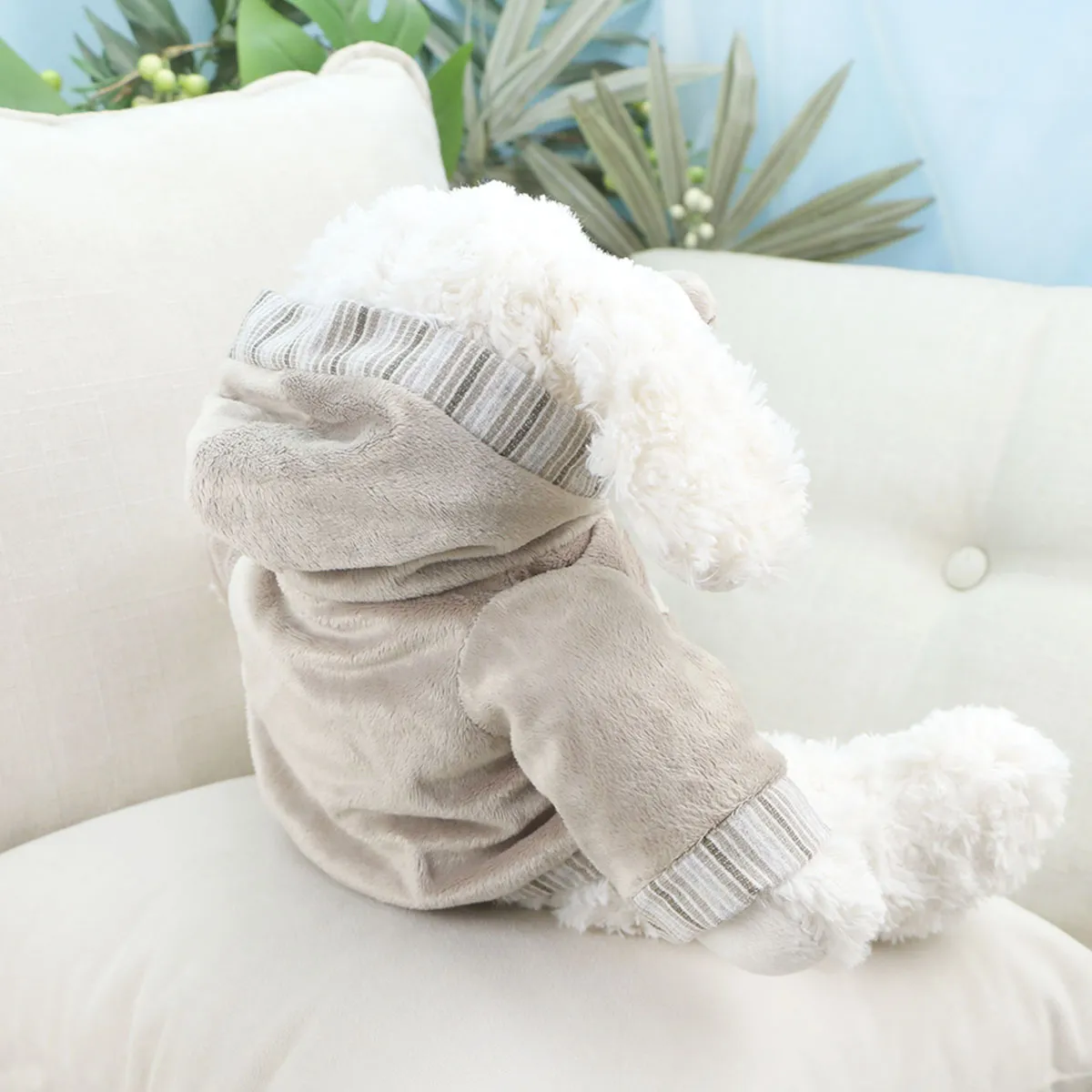 Собака Самуэль в кофте, 33 см (Белый) от plush.team
