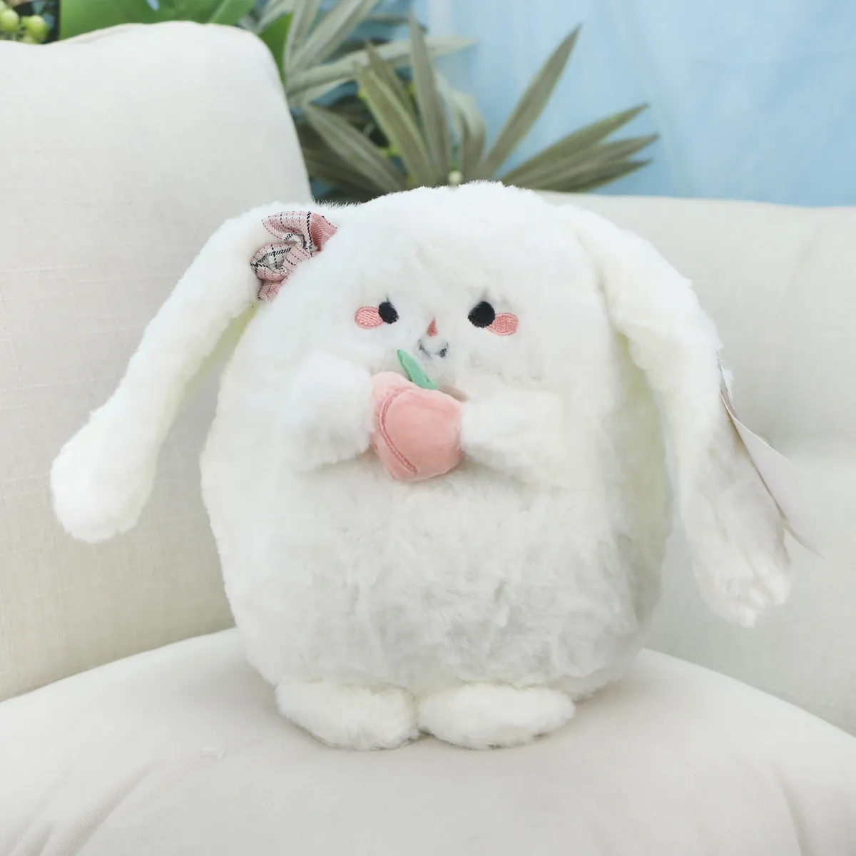 Пухлый зайка с клубникой, 19 см от plush.team