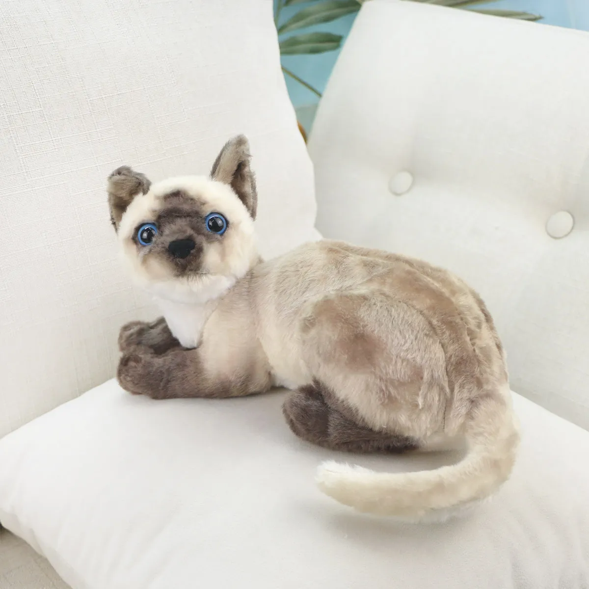Кошка лежачая декоративная мягкая, 26 см от plush.team
