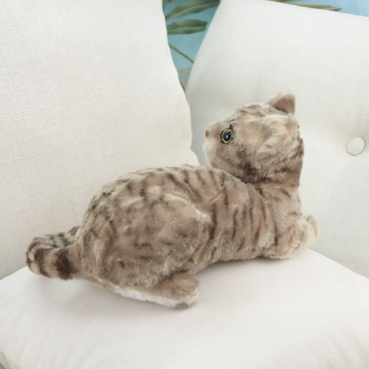 Кошка лежачая декоративная мягкая, 26 см от plush.team