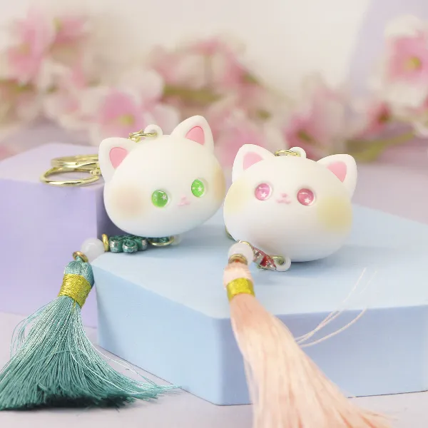 фото игрушки Брелок резиновый кот с подвеской, 4 см