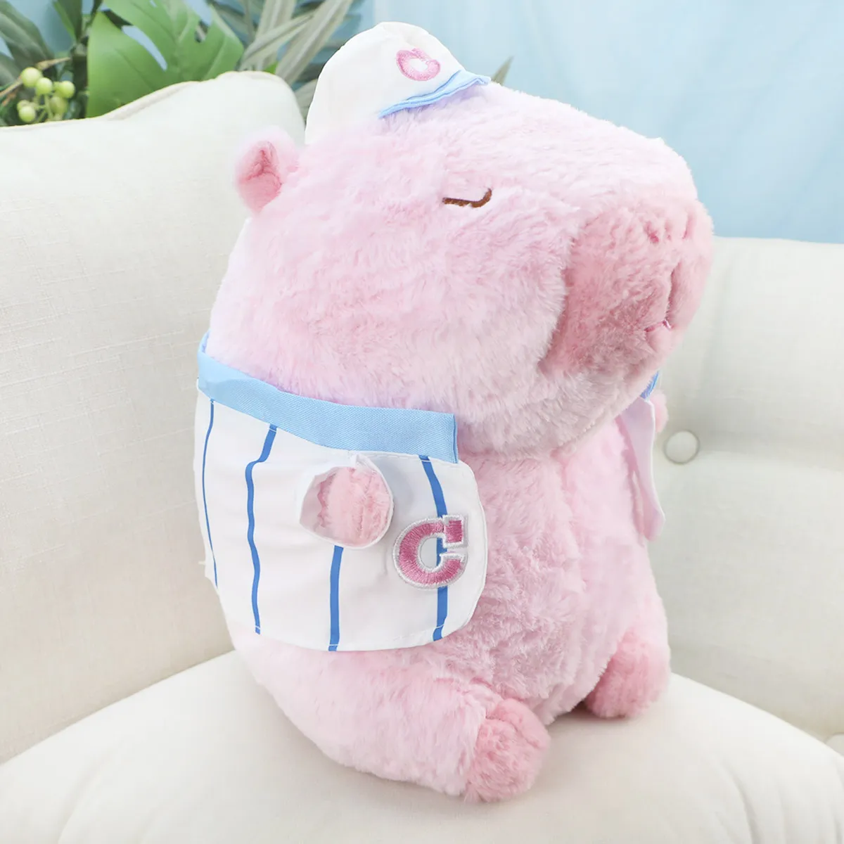 Капибара альбинос в жилетке и кепке, 30 см (Розовый) от plush.team