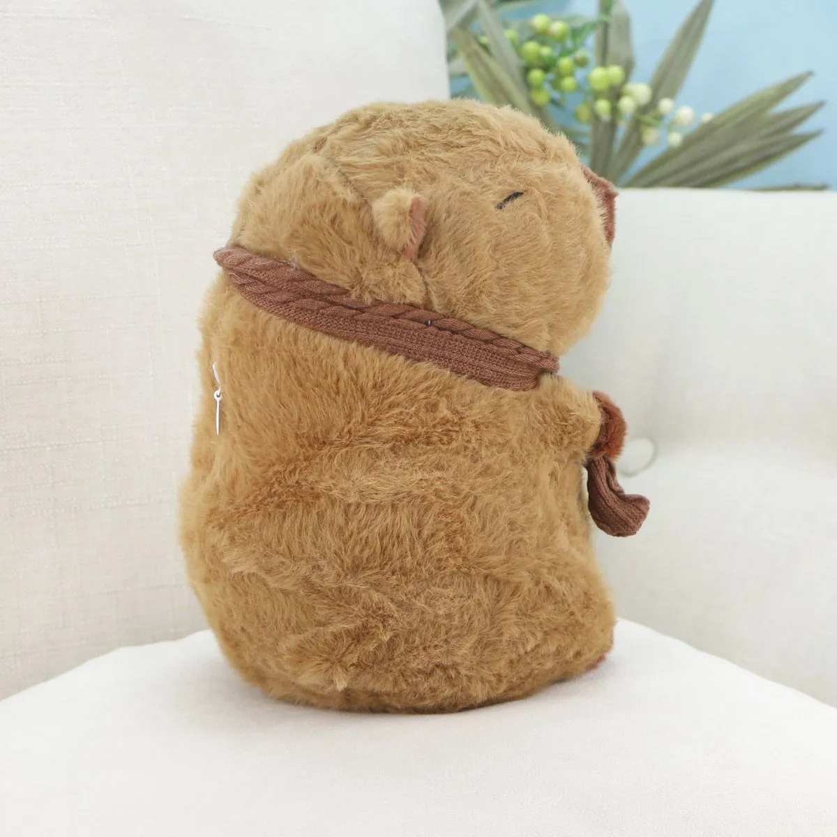 Капибара сидячая с шарфом, 21 см от plush.team