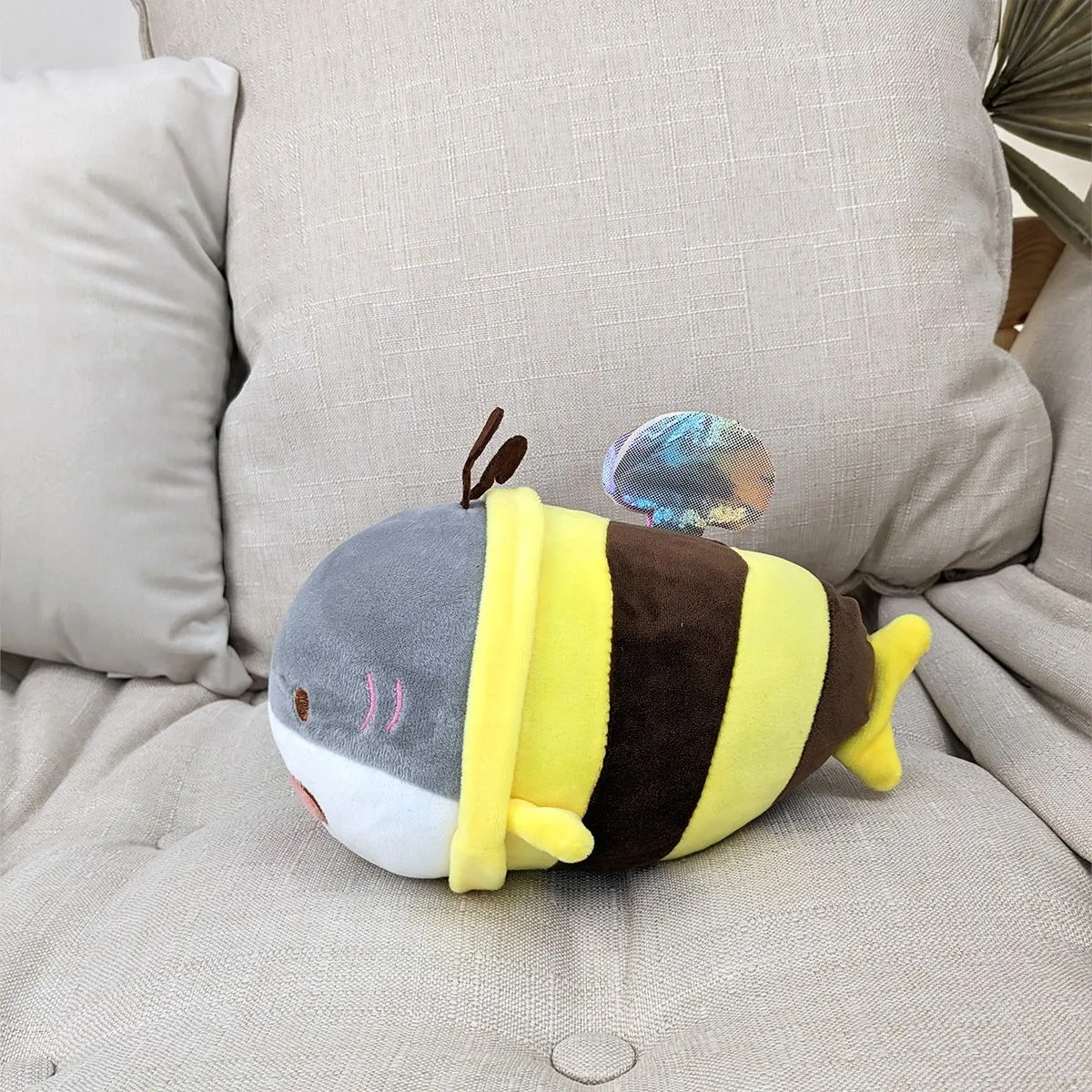 Пчела акула, 20 см от plush.team