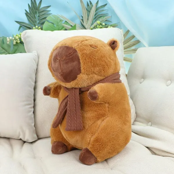фото игрушки Капибара сидячая с шарфом, 37 см