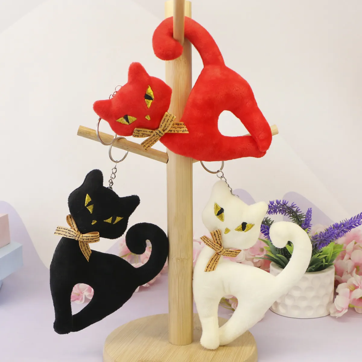 Кошка с золотым бантом в ассортименте, 15 см от plush.team