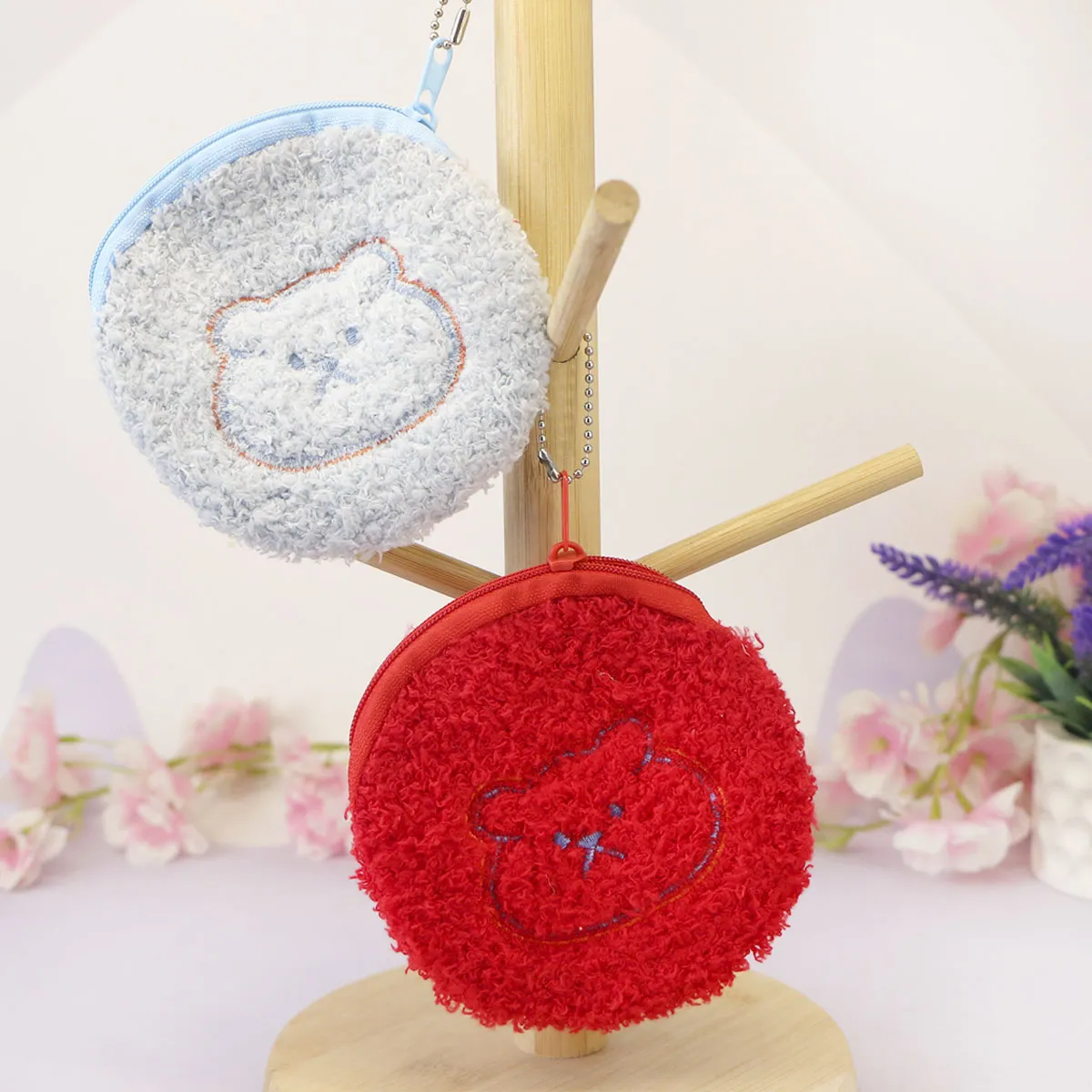 фото игрушки Кошелек мягкий кучерявый с вышивкой медведя, 11 см