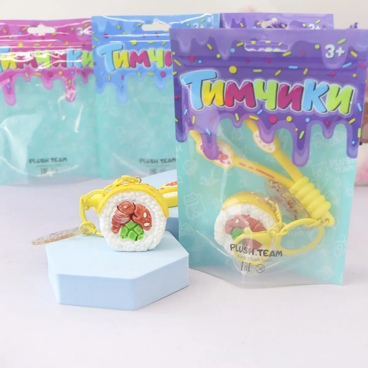 фото игрушки Брелок пластиковый японский ролл, 4 см