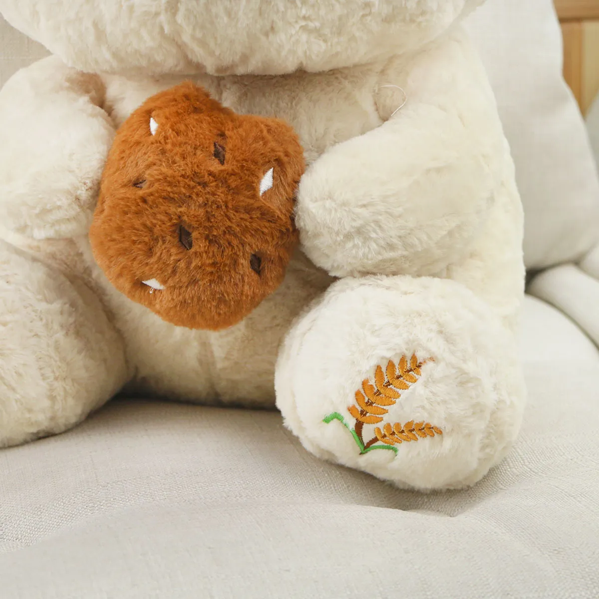 Медведь пухлый с печенькой, 40 см от plush.team