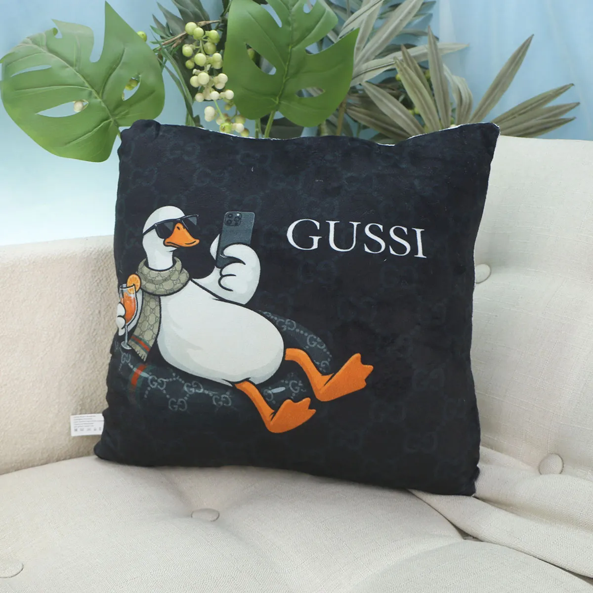 Декоративная подушка гусь двусторонняя, 35х37 см от plush.team