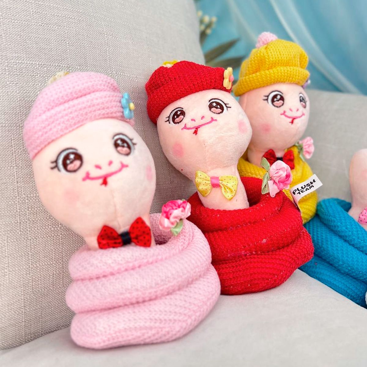 Змея куколка в вязанной шапке, 20 см от plush.team