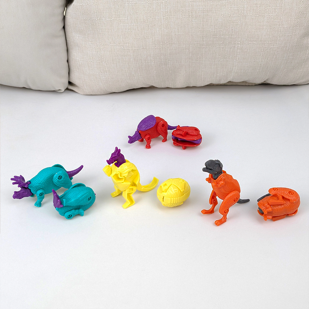 фото игрушки Пластмассовый трансформер динозавры