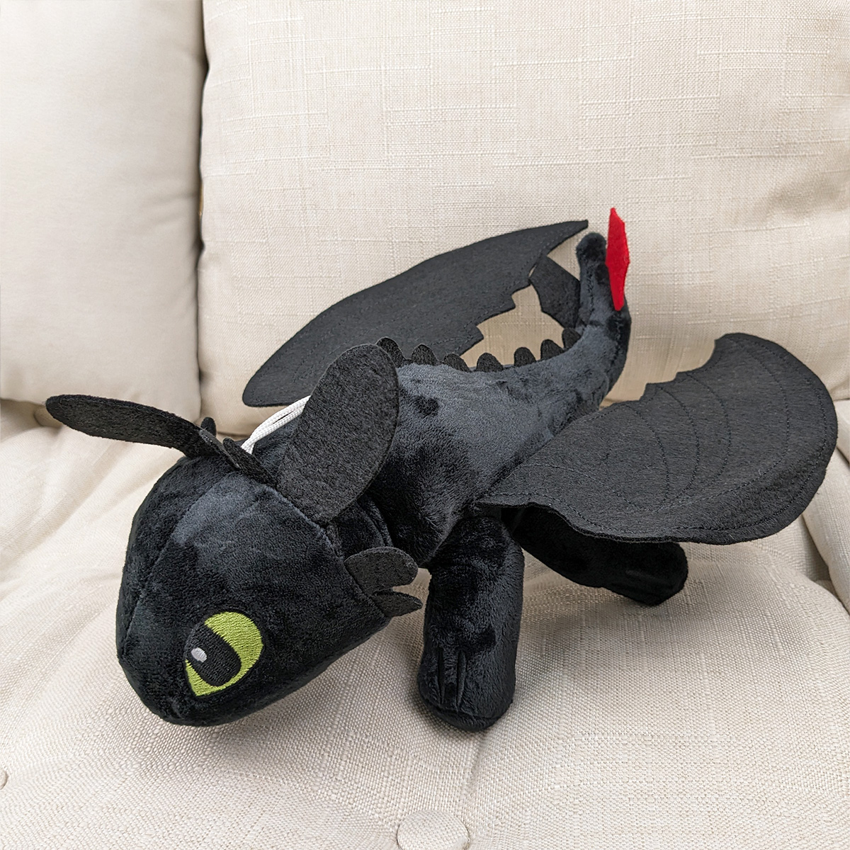 фото игрушки Дракон Беззубик, 35 см