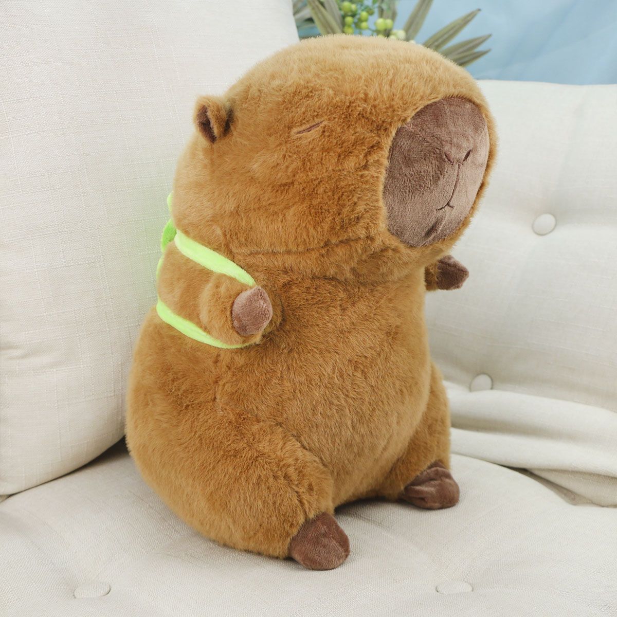 Капибара сидячая с рюкзаком, 35 см от plush.team