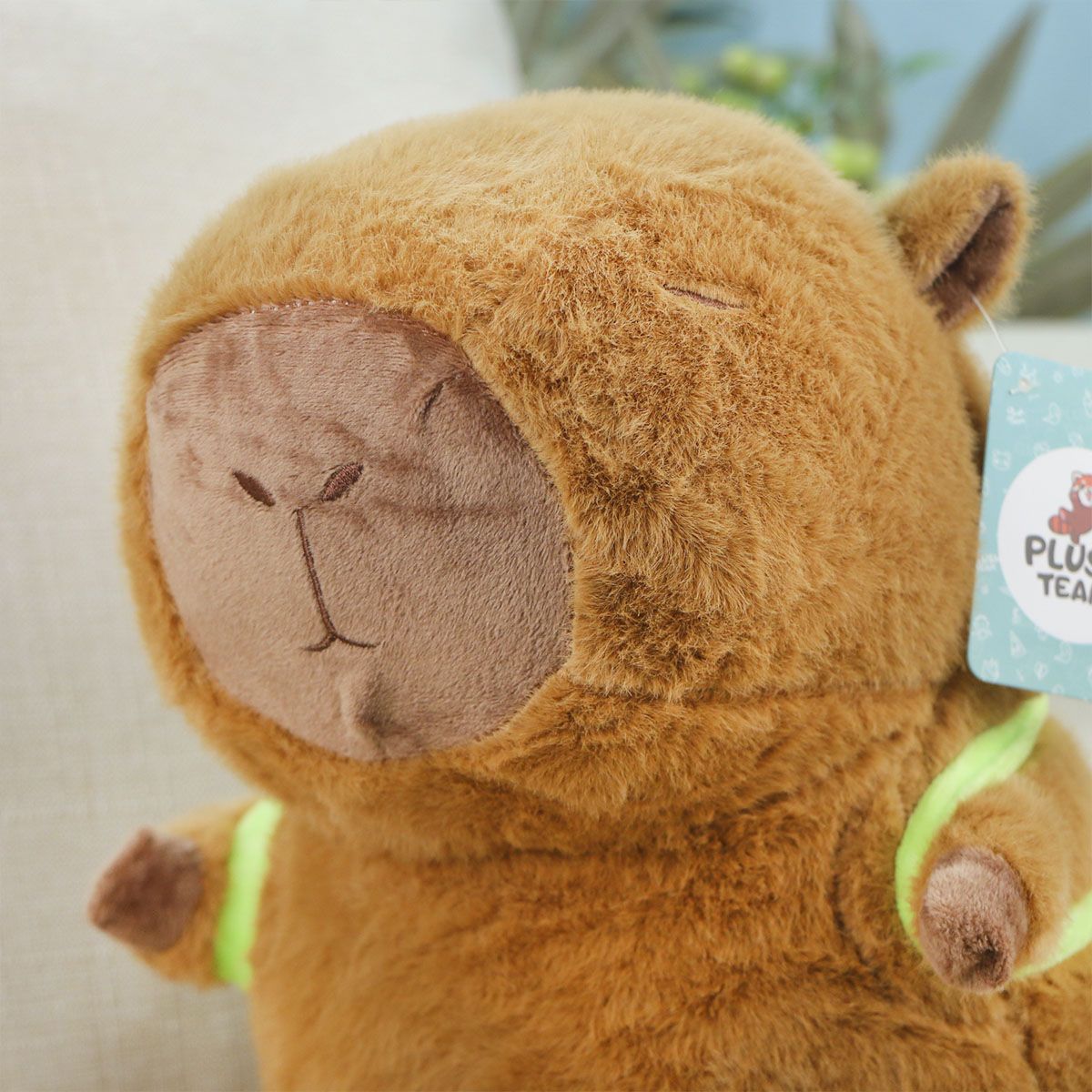 Капибара сидячая с рюкзаком, 35 см от plush.team