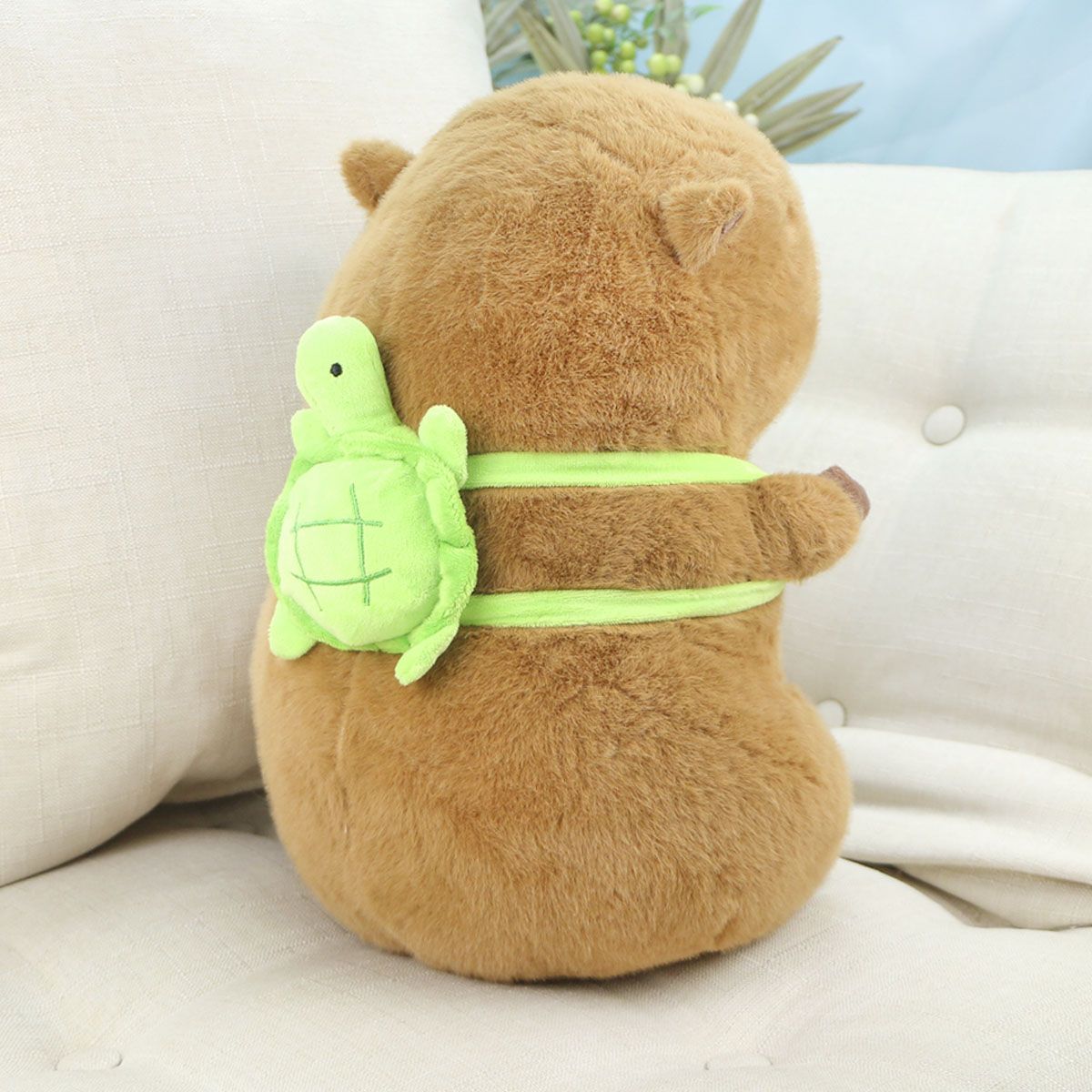 Капибара сидячая с рюкзаком, 35 см от plush.team