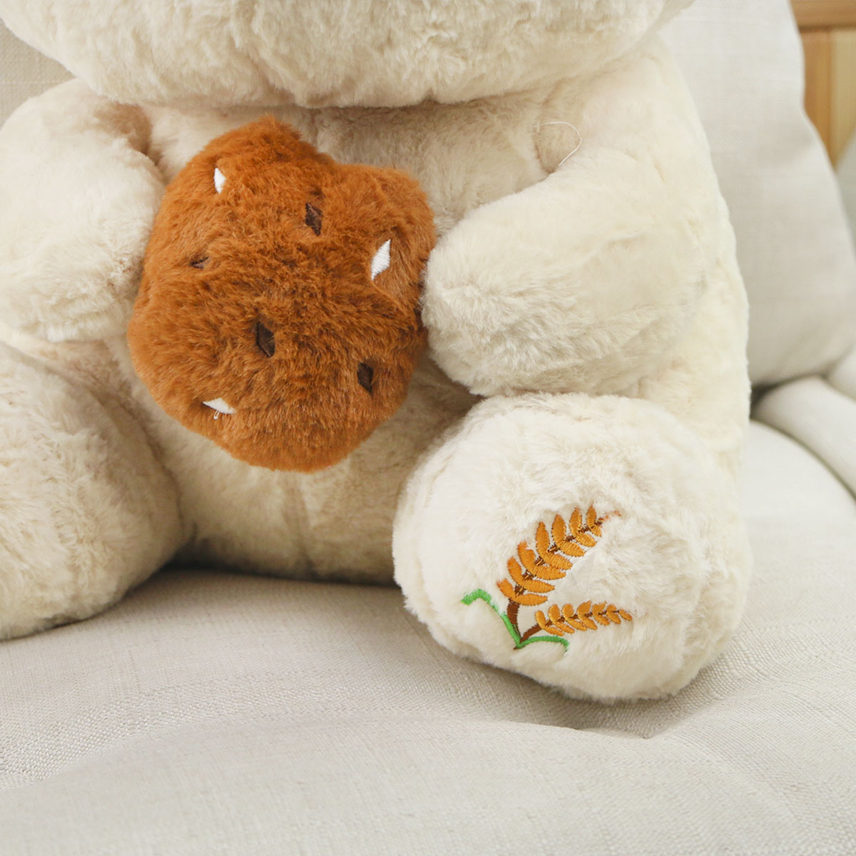 Медведь пухлый с печенькой, 40 см от plush.team