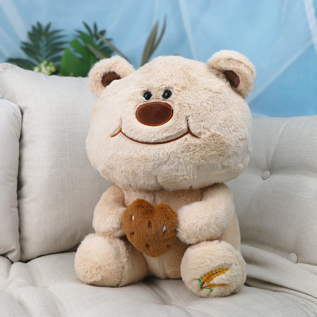 фото игрушки Медведь пухлый с печенькой, 40 см