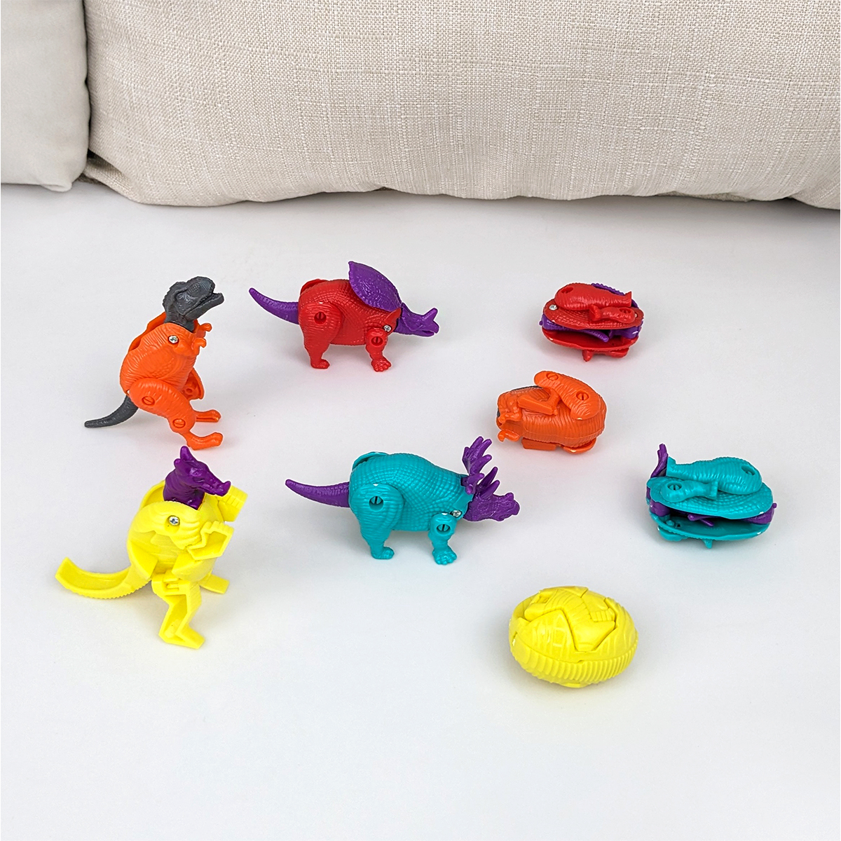 фото игрушки Пластмассовый трансформер динозавры